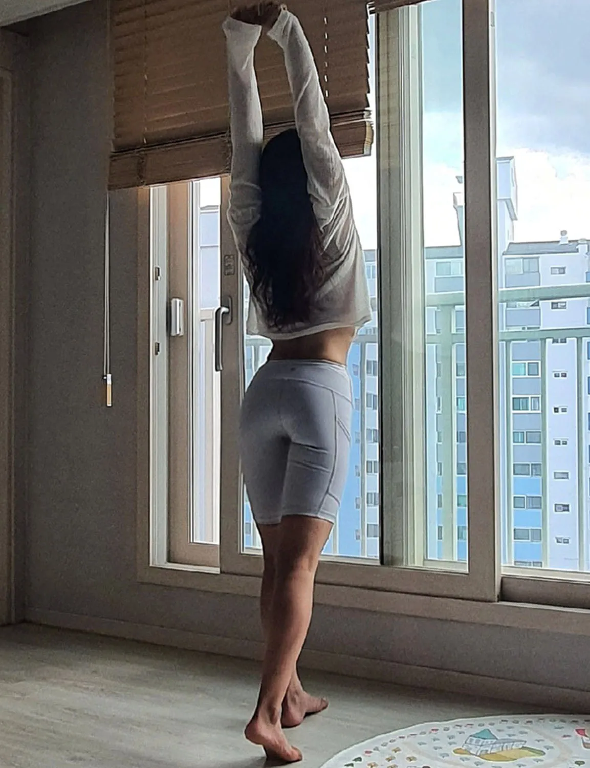 8" Side Pockets Yoga Shorts lightgray ins