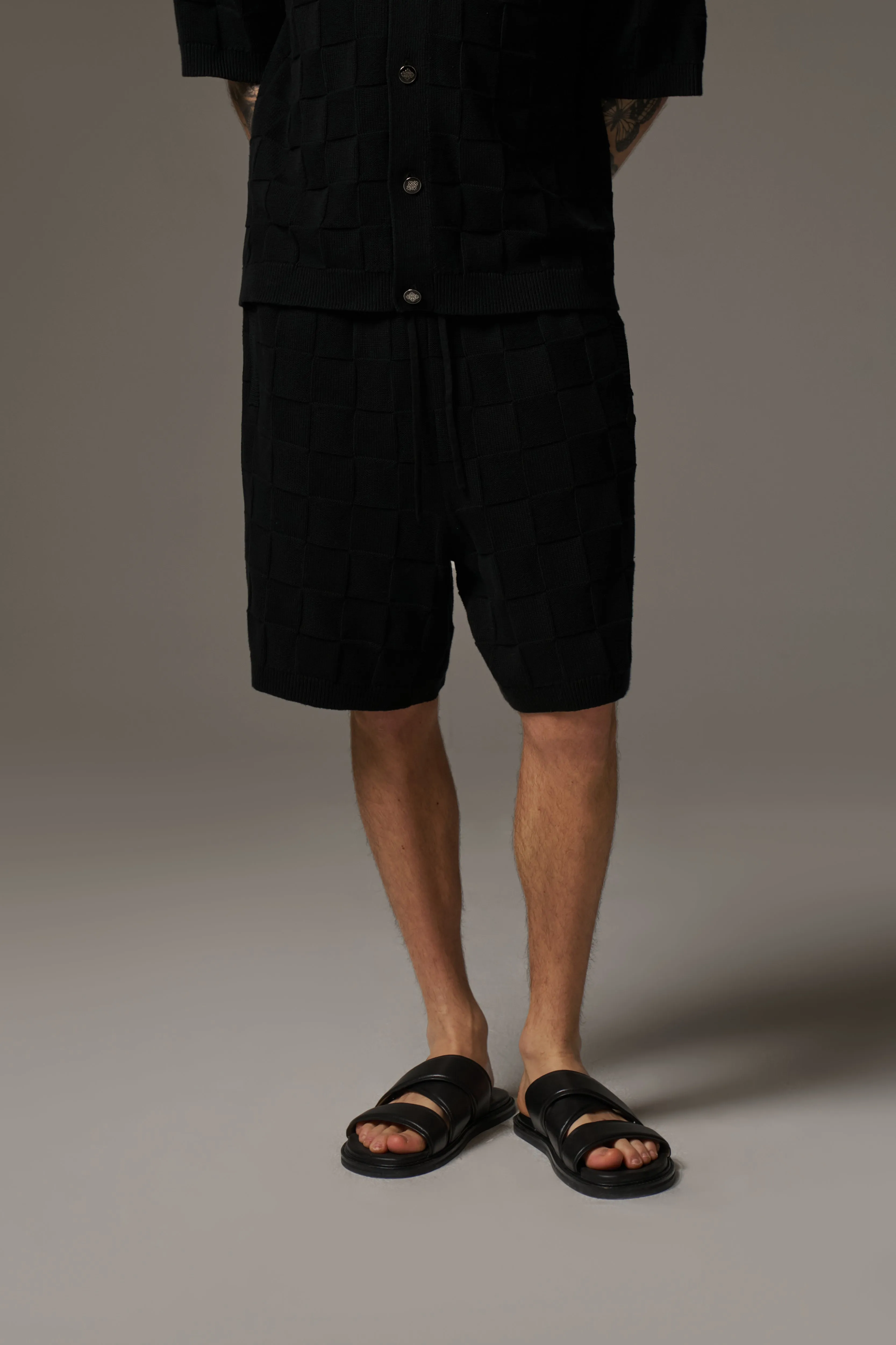 CHECKERBOARD KNITTED SHORT - BLACK