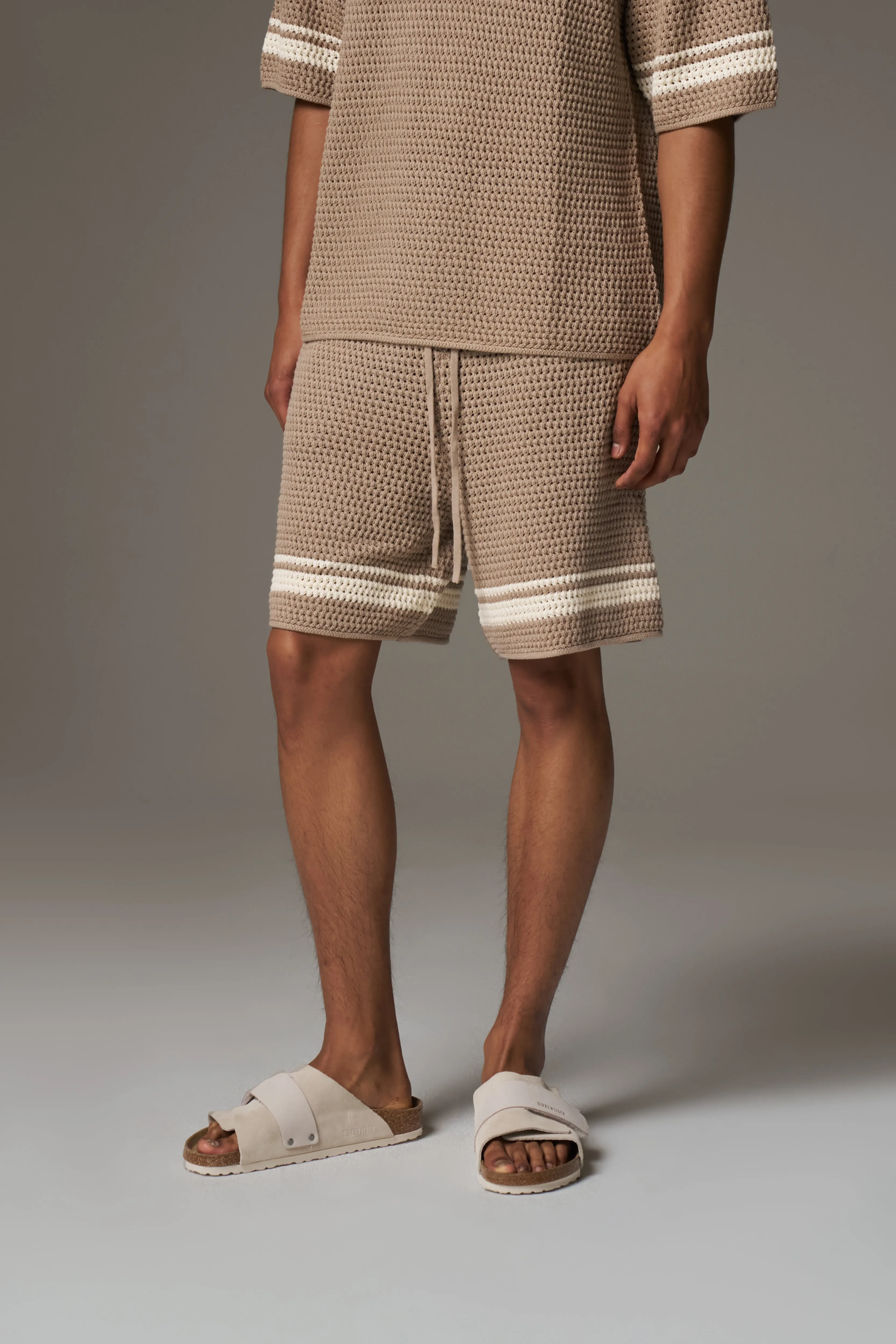 CROCHET KNITTED CONTRAST STRIPE SHORTS - BROWN