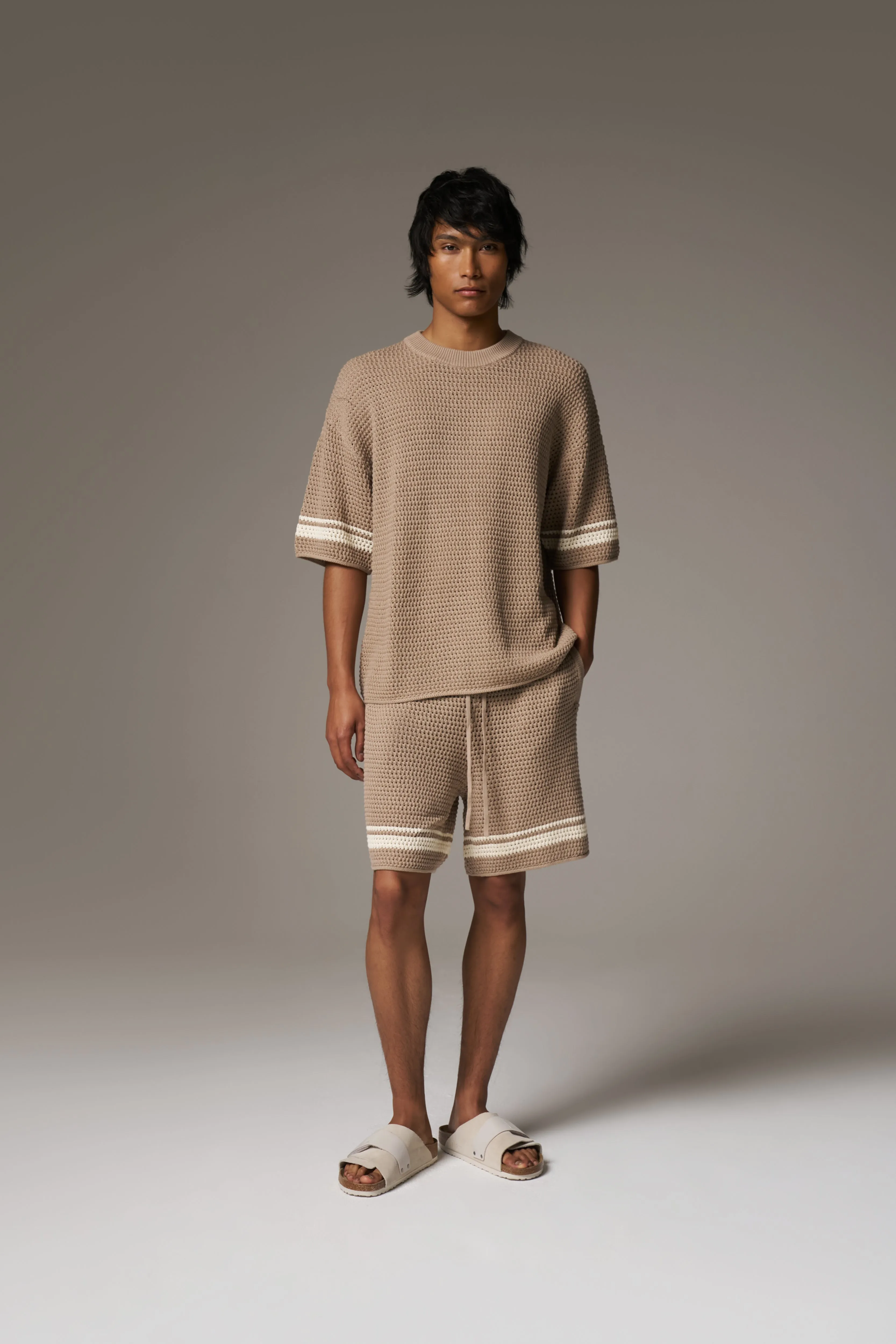 CROCHET KNITTED CONTRAST STRIPE SHORTS - BROWN