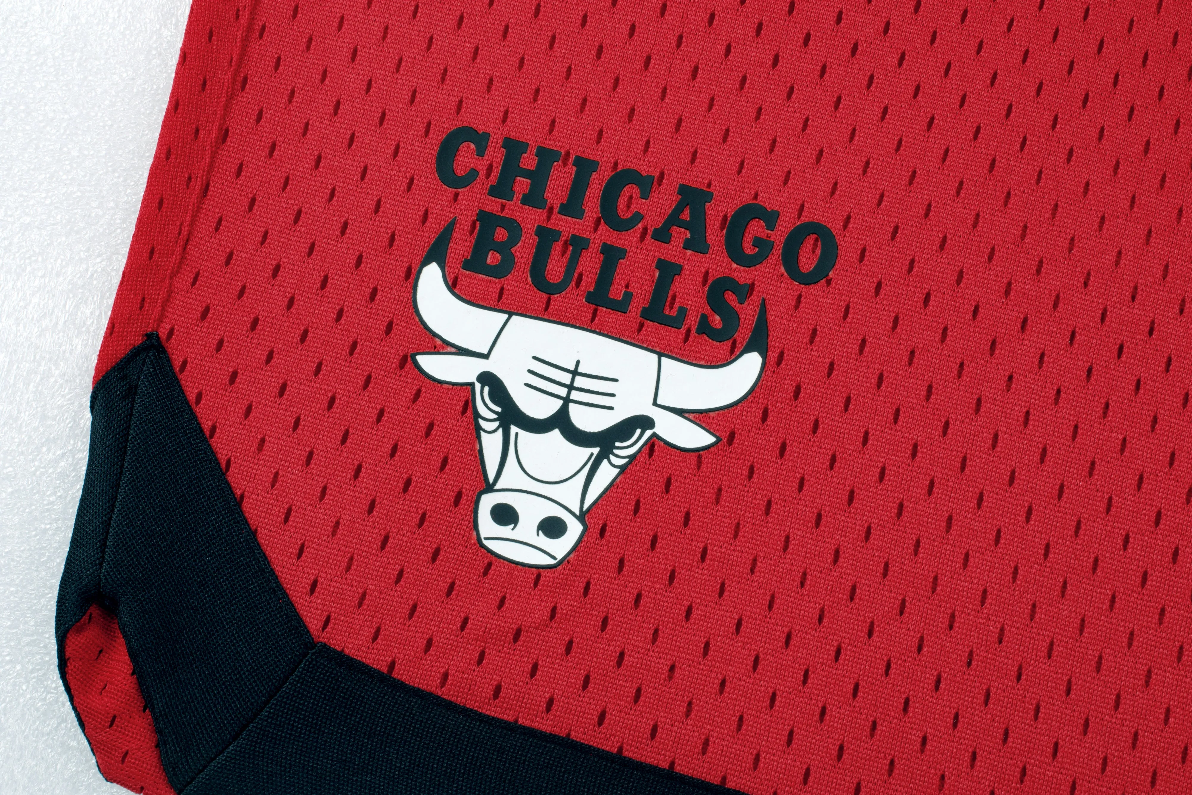 NBA Front Arch Print Regular Fit Mesh Short - Chicago Bulls