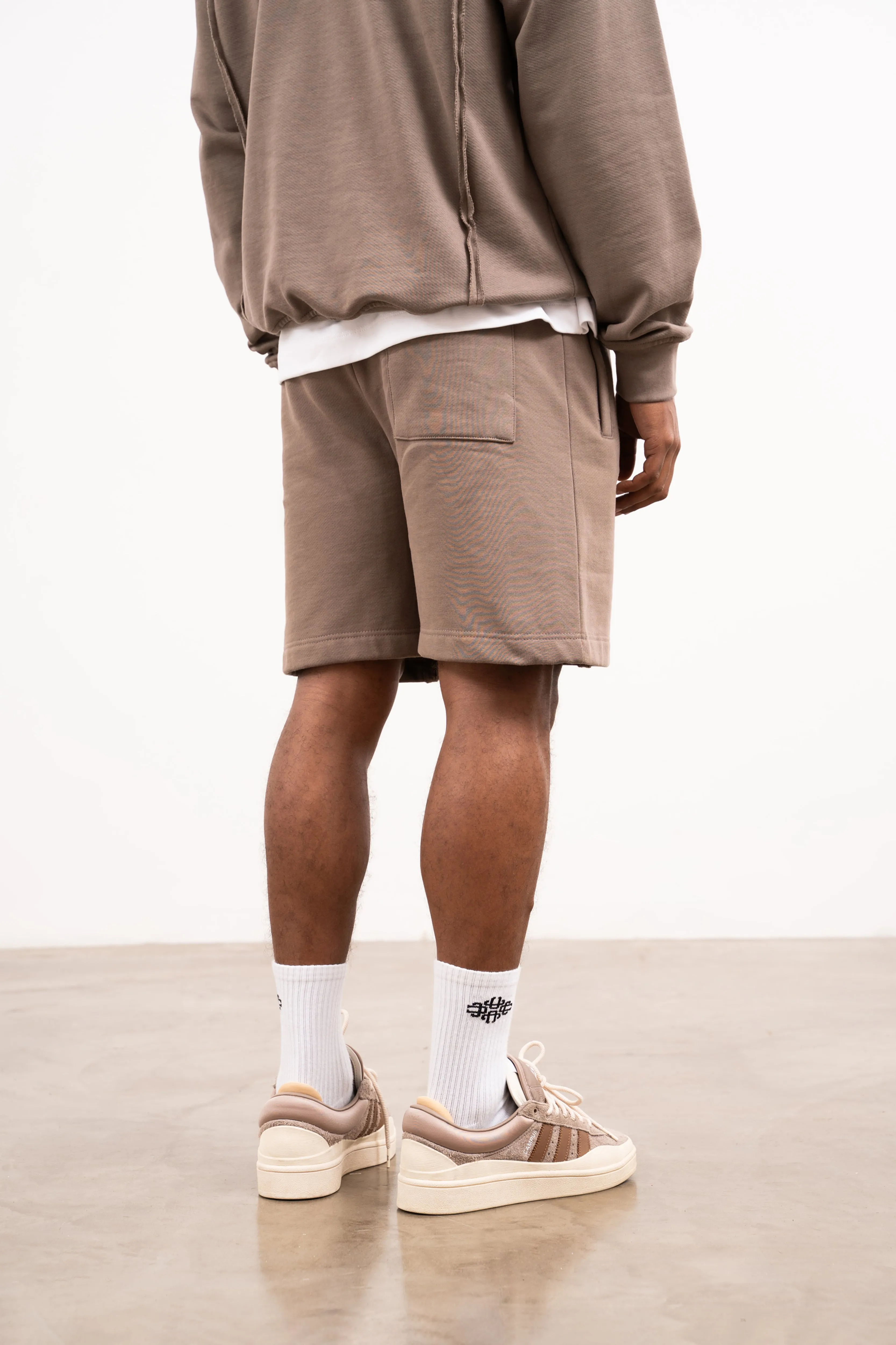 RAW SEAM SHORT - COFFEE