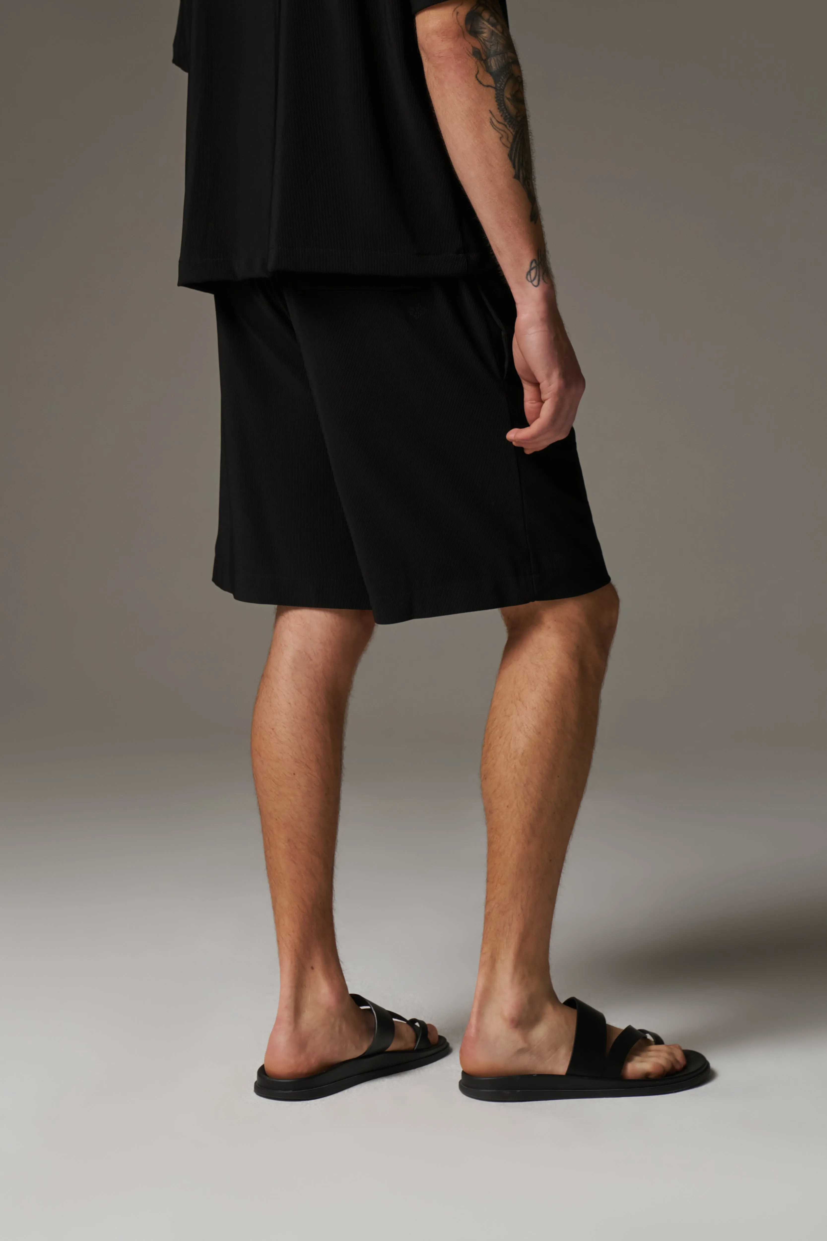 RIBBED SHORTS - BLACK