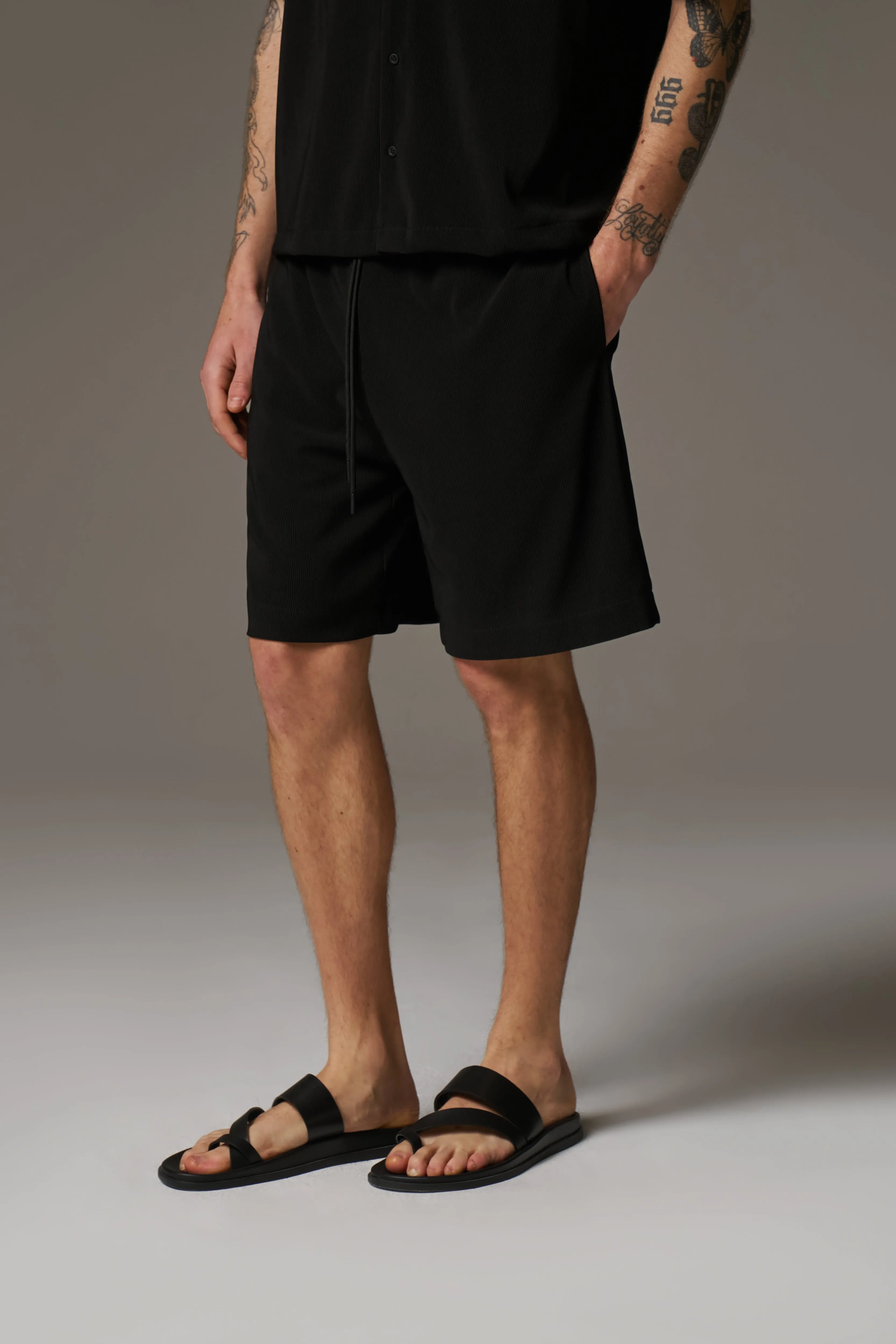 RIBBED SHORTS - BLACK